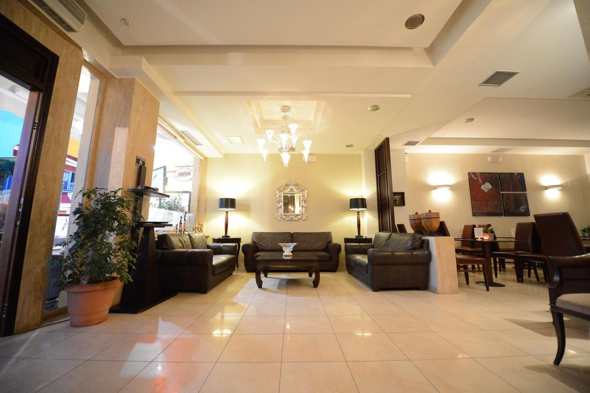 Central Hotel Paralía Buitenkant foto